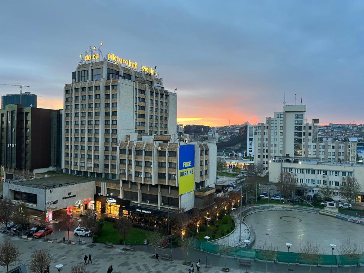 פרישטינה Yellowhouse מראה חיצוני תמונה