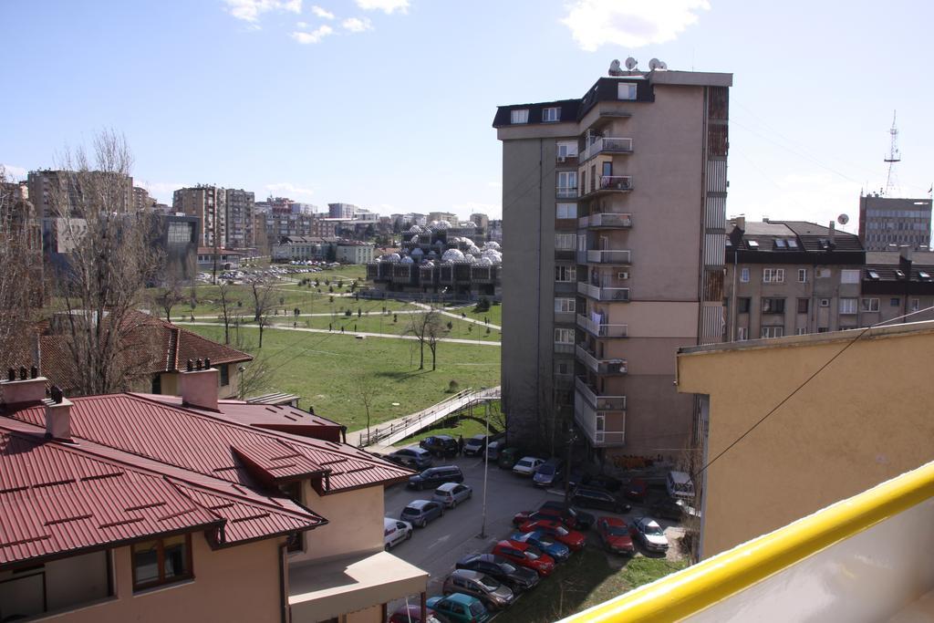 פרישטינה Yellowhouse מראה חיצוני תמונה
